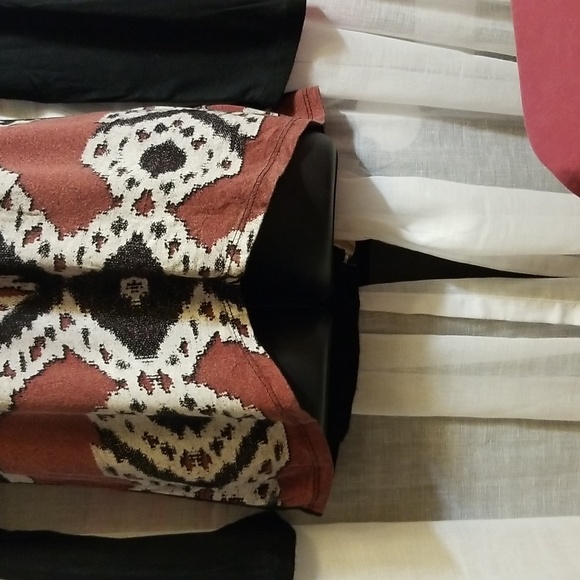 Sz S Black Rusty Brown Native pattern top - Picture 4 of 5